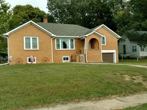 310 S 3rd Ave, Newton, IL 62448