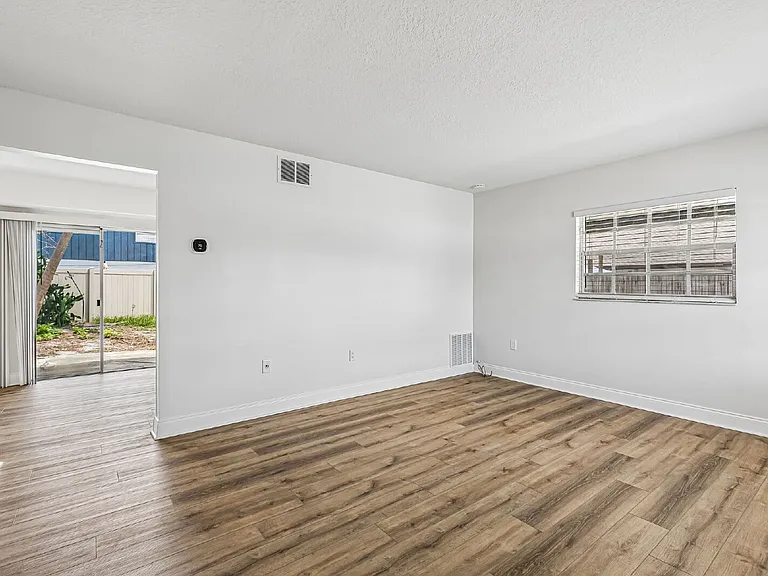 2774 Seahorse Ct — Photo 9