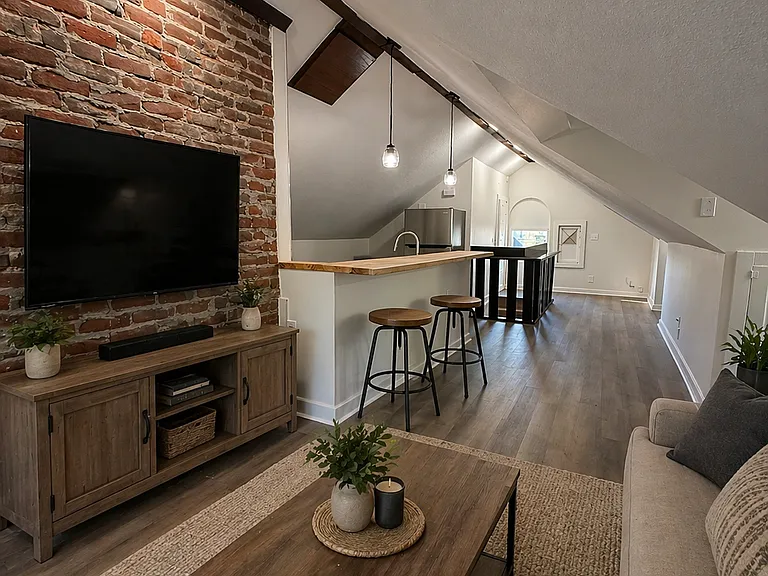 915 Rockhill St #3 — Photo 3