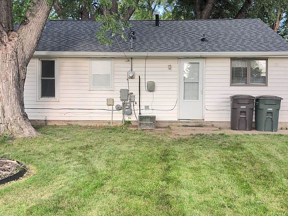 3rd image of 1327 N Cedar Ave