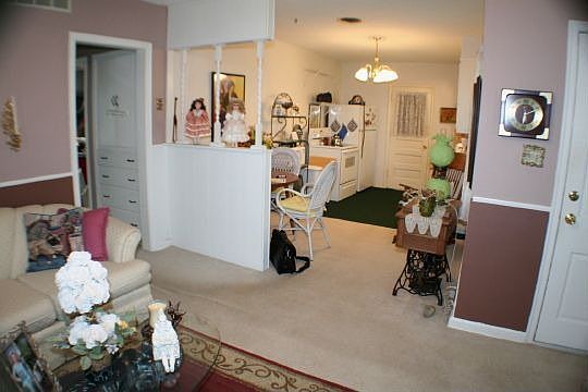 4th image of 2441 W Newell Ave