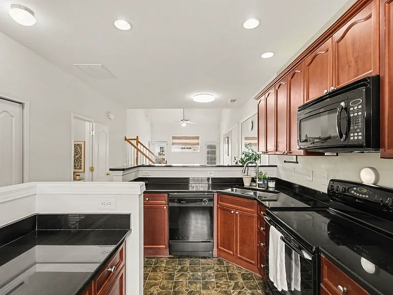2367 Suwanee Pointe Dr #2367 — Photo 17