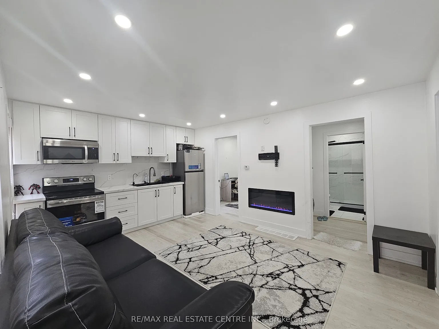 3 bed, $2,400 — Photo 4
