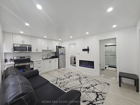 4th image of 352 Weir St N