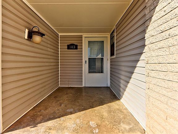 4th image of 1013 S Bouziden Dr