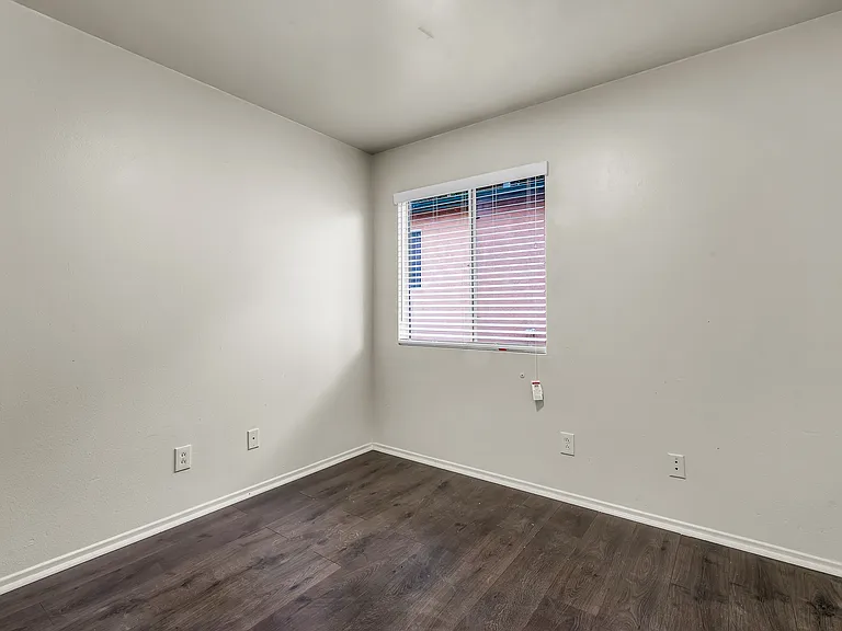 5243 Huntington Dr N #4 — Photo 10