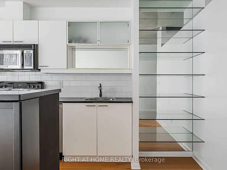 333 Adelaide St E #418 — Photo 8