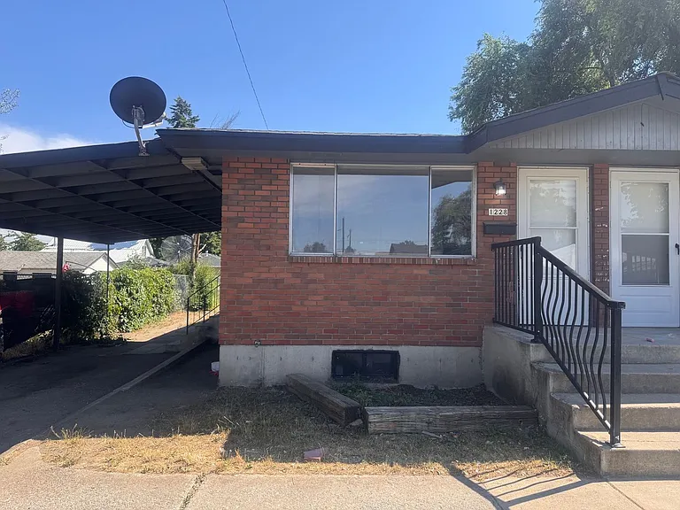 1228 E North Ave — Photo 1