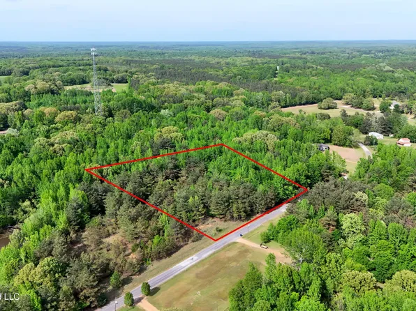 300 Beechwood Dr, Como, MS 38619