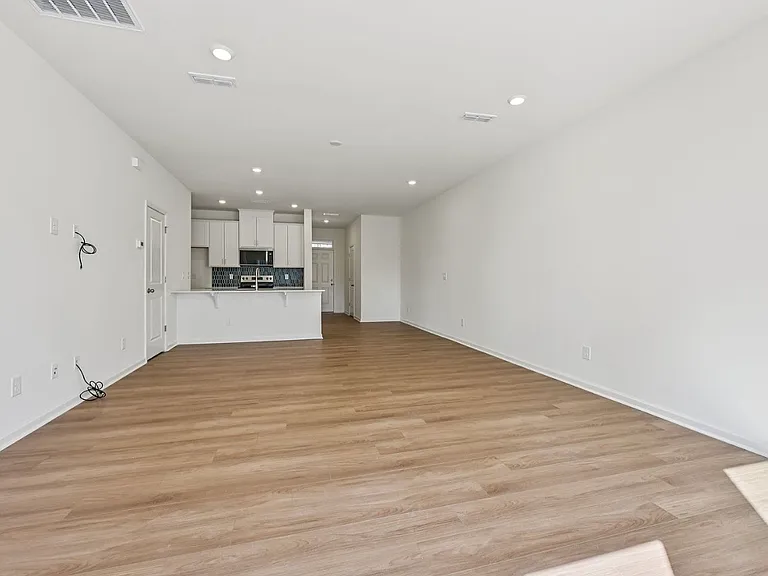 212 Parker Ln — Photo 15