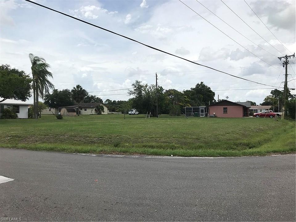 2nd image of 929 Chiquita Blvd N