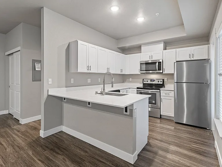 Norpoint Landing Apartments — Photo 32