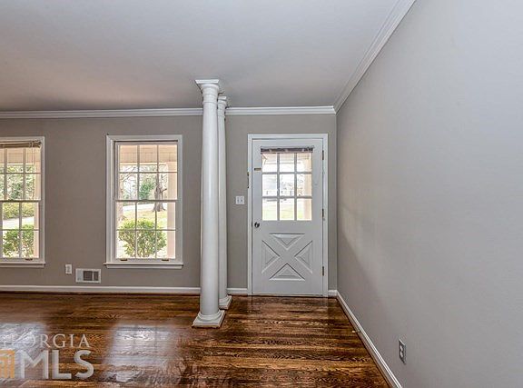 5th image of 3255 Beechwood Dr SE