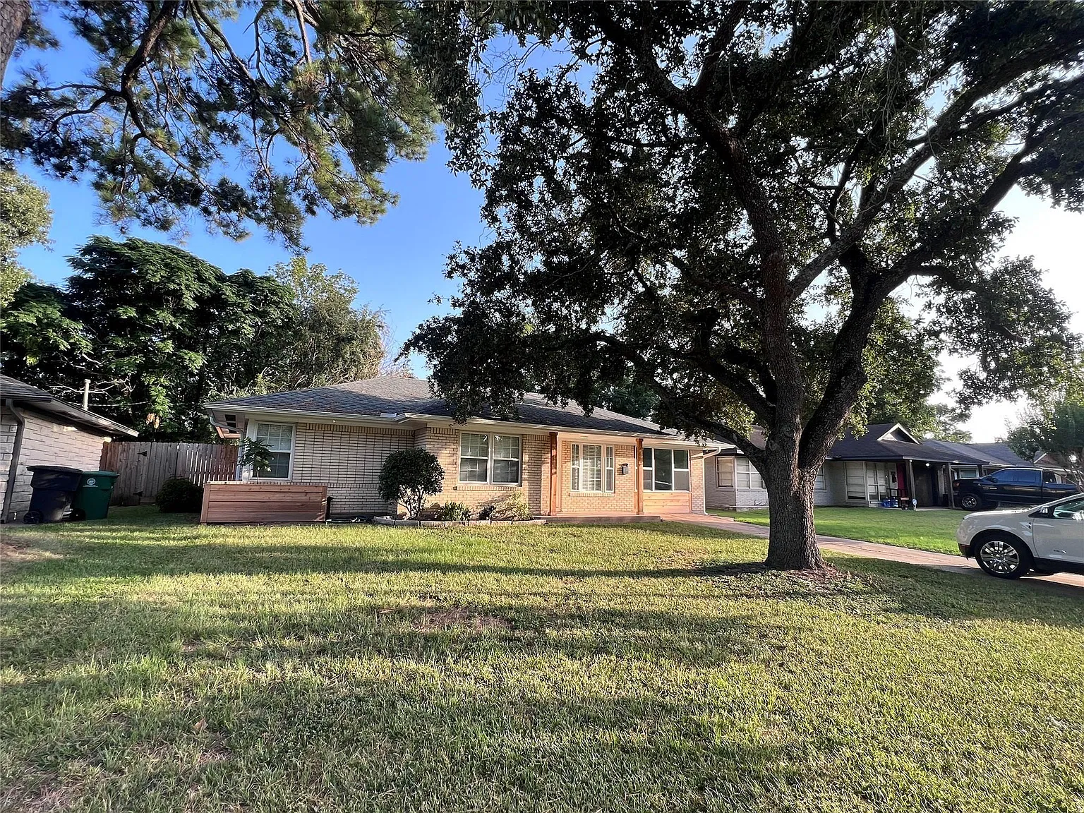 3 bed, 984 sqft, $2,200 — Photo 4