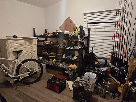 3rd image of 916 SW 24th Ave