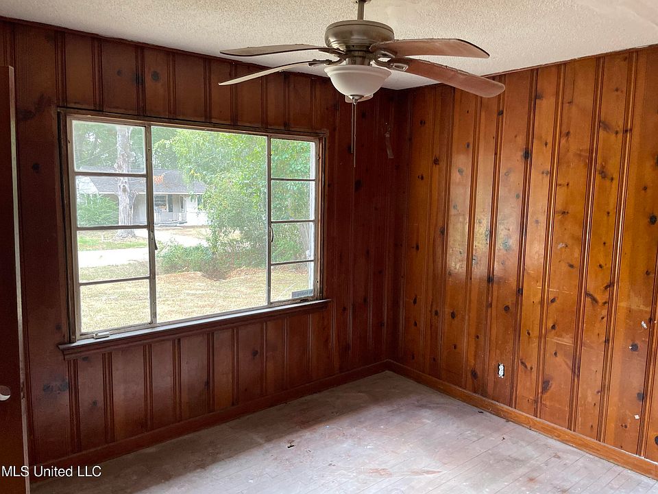 2nd image of 3925 Del Rosa Dr