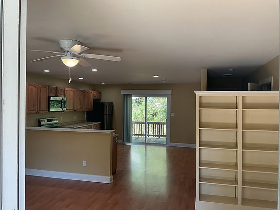 2nd image of 819 Riverside Dr #3