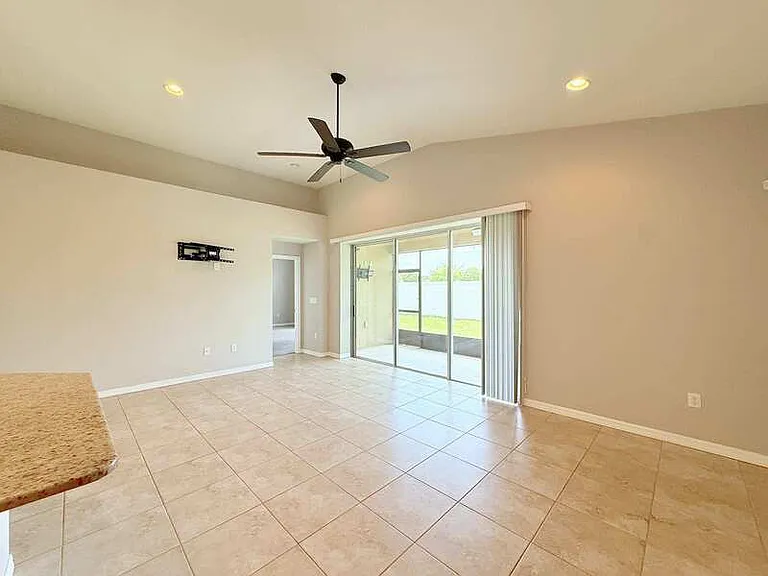 8222 Willow Beach Dr — Photo 12