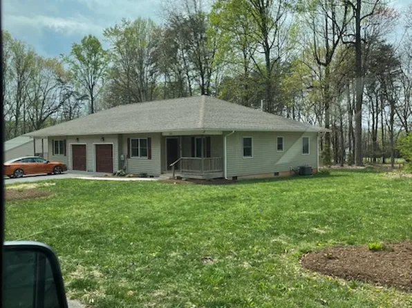 63 Poplar Court Ln, Glade Hill, VA 24092