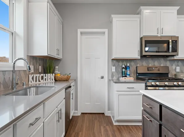 608 Sierra Pkwy, Waconia, MN 55387