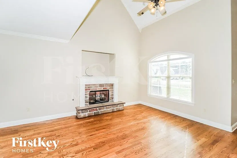 4 bed, 3.0 bath, 2242 sqft, $2,660 — Photo 4