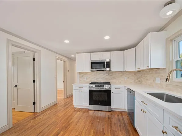 115 Hazelton St, Cranston, RI 02920