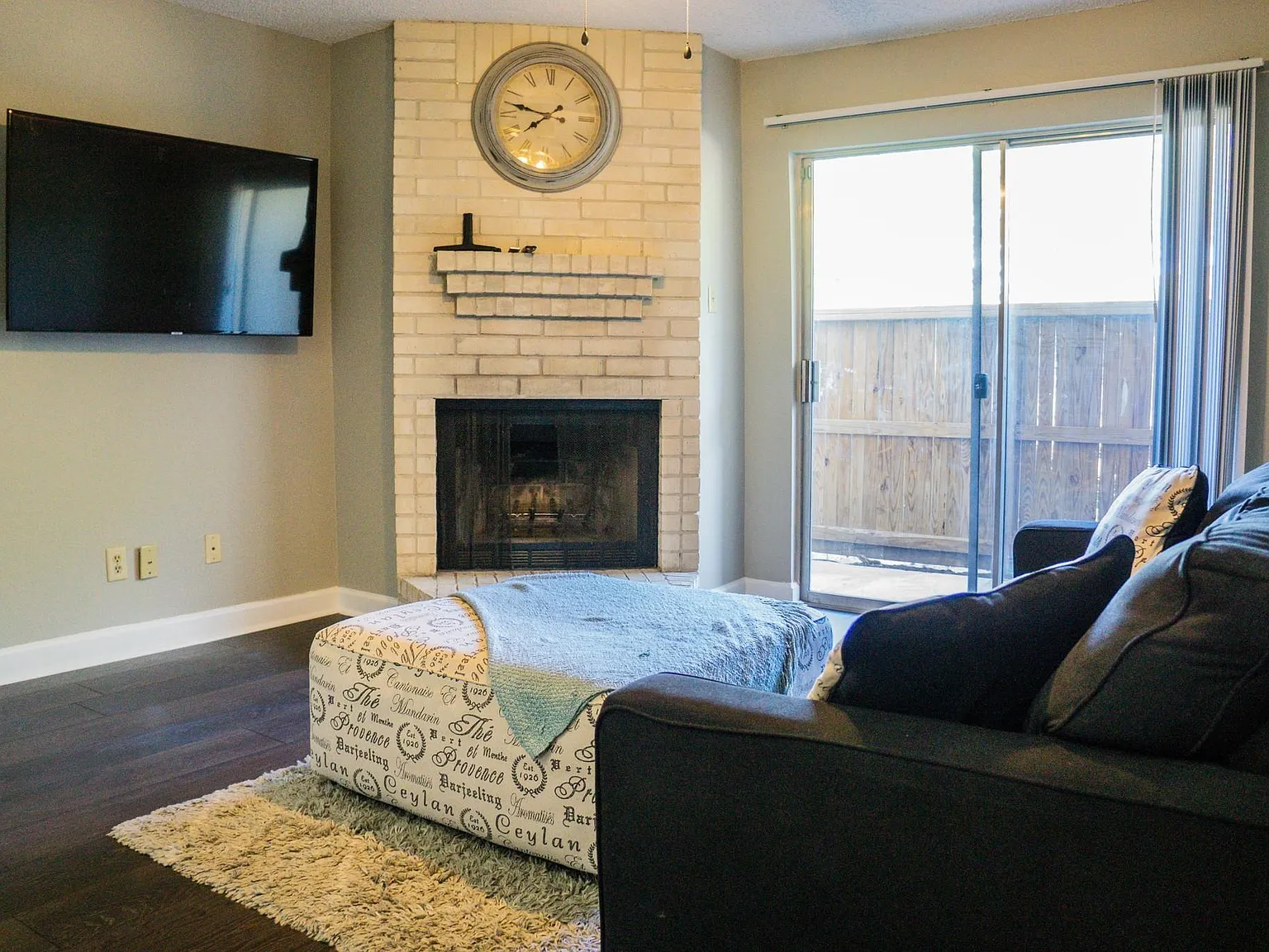 2 bed, 2.0 bath, 824 sqft, $1,250 — Photo 3