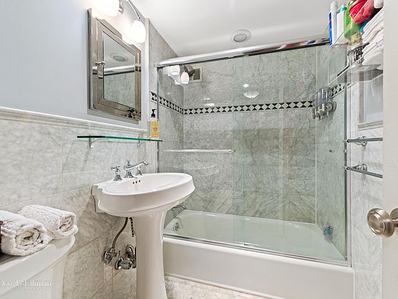 5th image of 36 E 56th St #6F