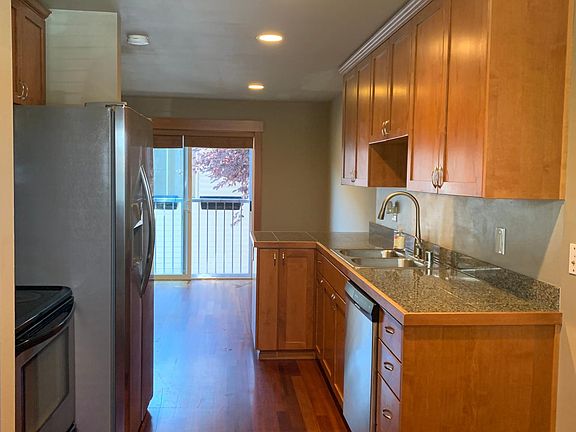 Kitchen, new microwave, dishwasher and fridge 2020