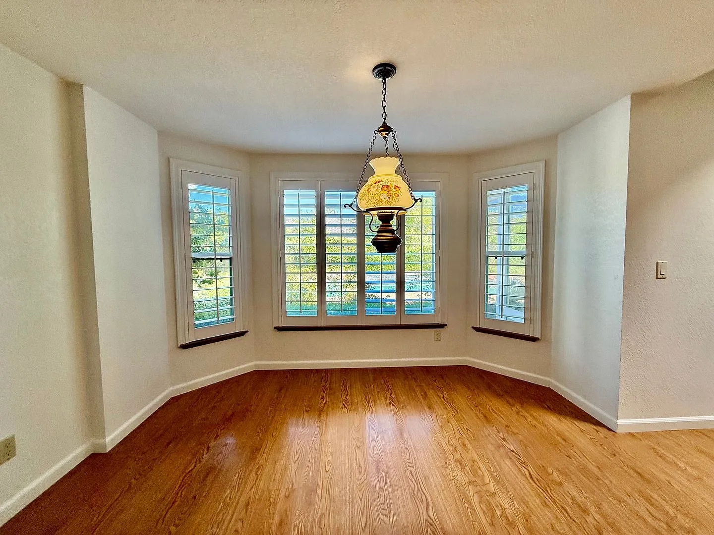 Beautiful home available now — Photo 3