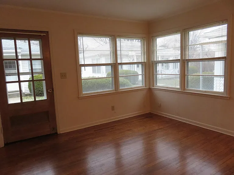 2740 Garfield St — Photo 4