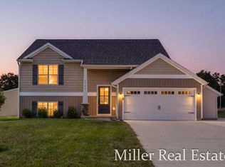 2769 Fawn Cove Ave, Middleville, MI 49333