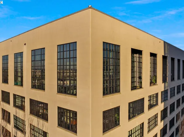 1400 NW Irving St APT 718, Portland, OR 97209