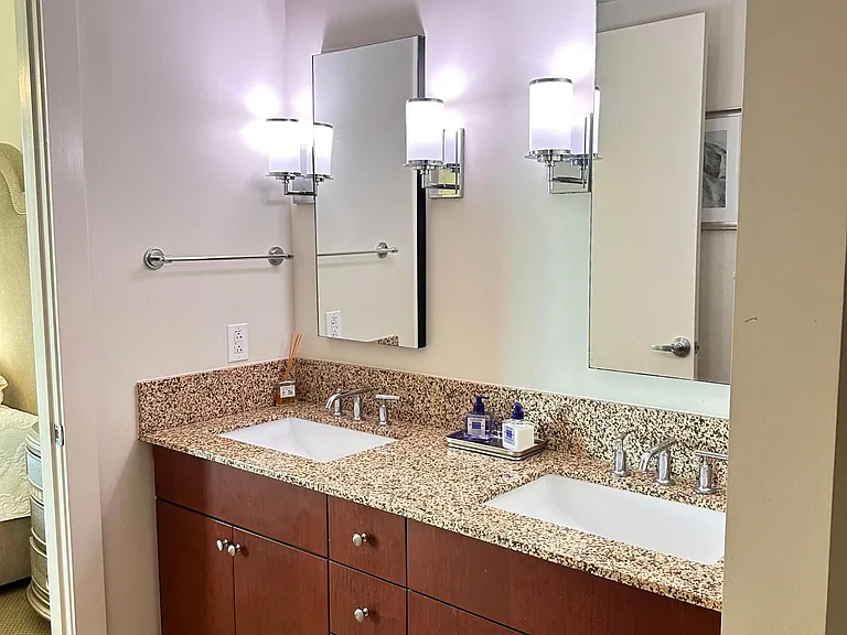 610 E Market St #3213 — Photo 13