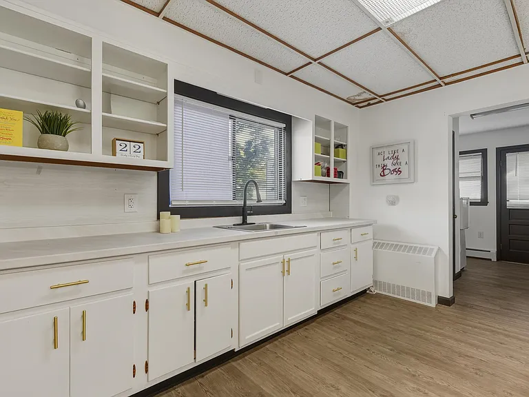 460 Maple Ave #1 — Photo 5