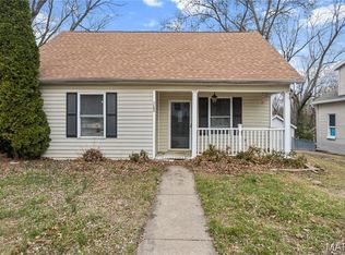 1155 Hall St, Saint Charles, MO 63301