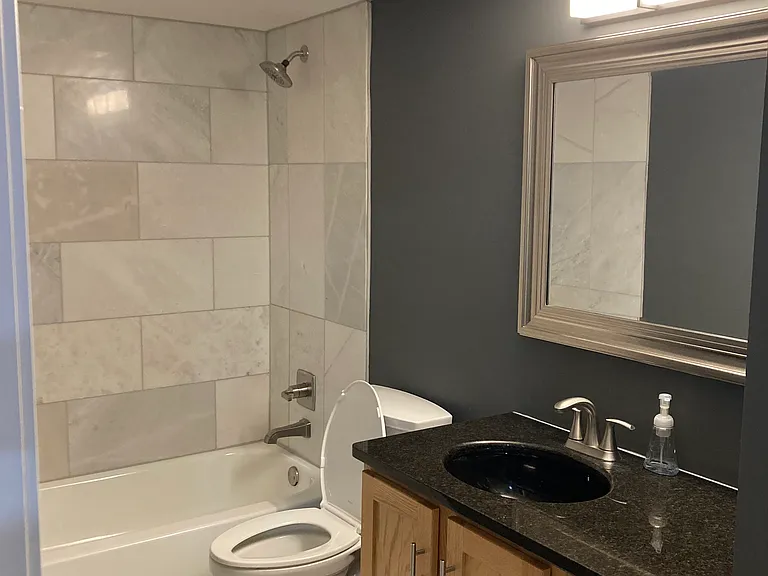 435 W 9th St #104 — Photo 5