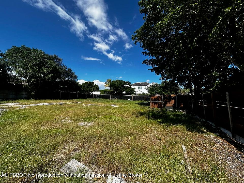 2nd image of 200 Miramar Way