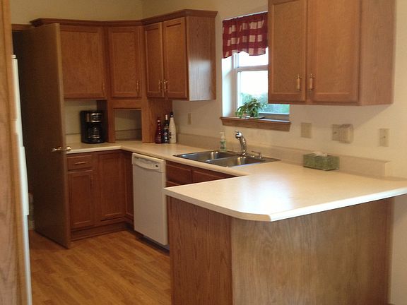 Kitchen w/Island