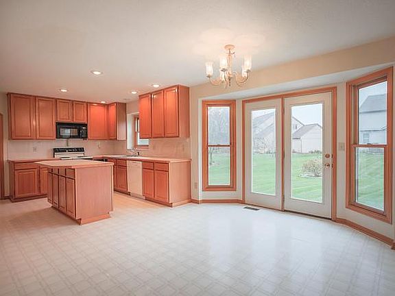 5th image of 2011 Farmsbury Dr
