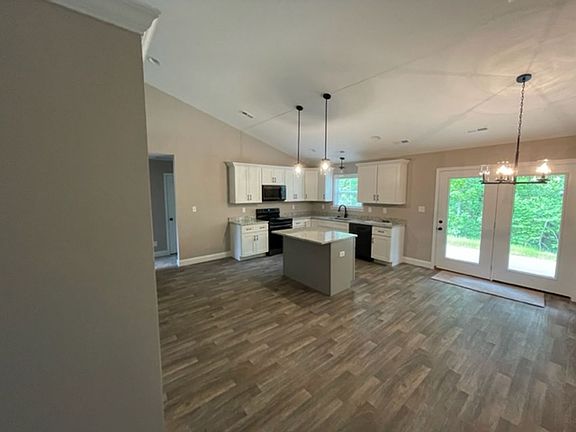 4th image of 2418 Patrick Ave