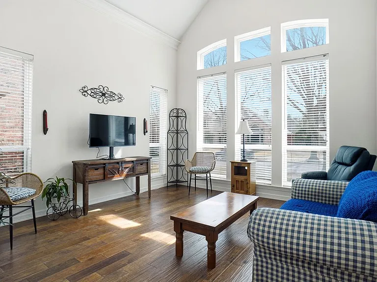 3909 Hogan Manor Dr — Photo 6
