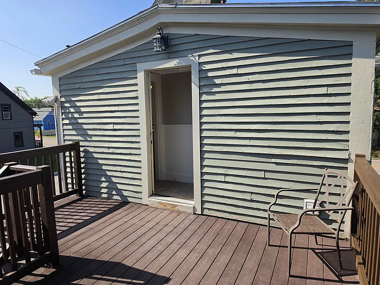 2 Lee St #A — Photo 4