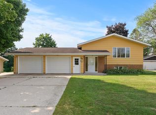 664 Randolph St, Mishicot, WI 54228