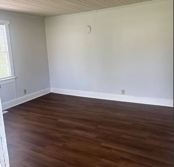 230 W Wood St — Photo 3