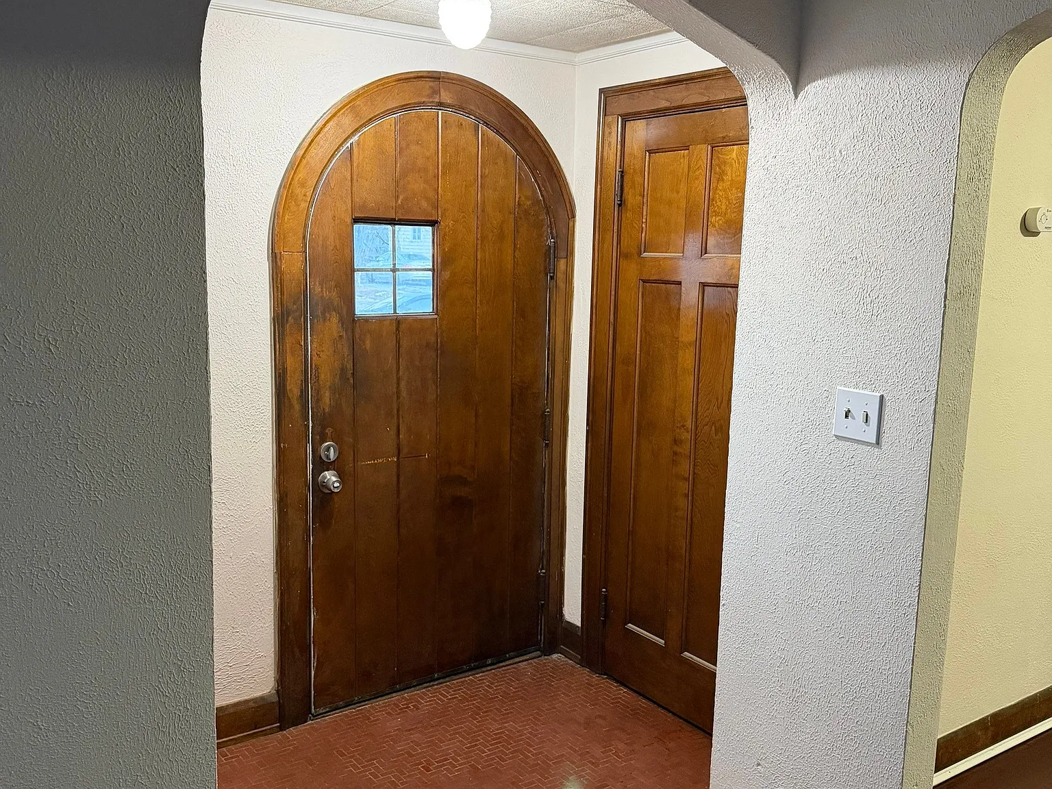 3 bed, 1.5 bath, 1349 sqft, $1,300 — Photo 3