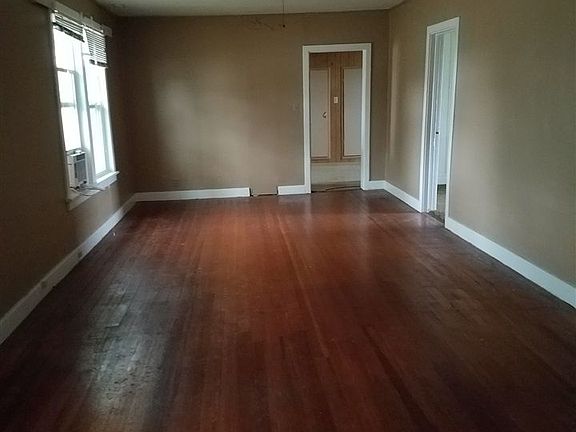3rd image of 24 W 1st Ave