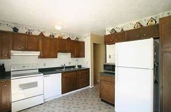 4th image of 665 Chateau Dr