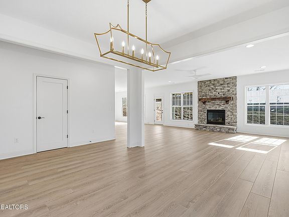 4th image of 1882 Hickory Reserve Rd