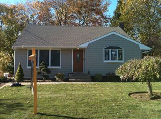 138 Elkton Ln, North Babylon, NY 11703